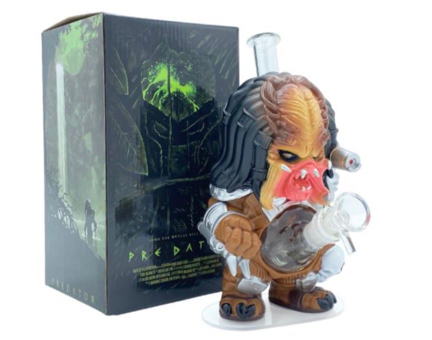 Glass Water Pipe - Yautja (12")